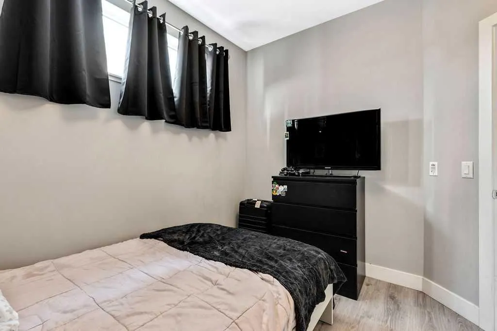 515 4 Avenue NE, #116