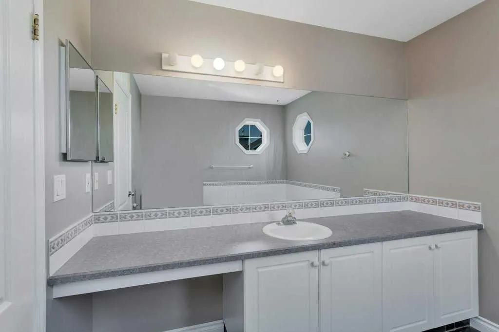 5220 50A Avenue, #201
