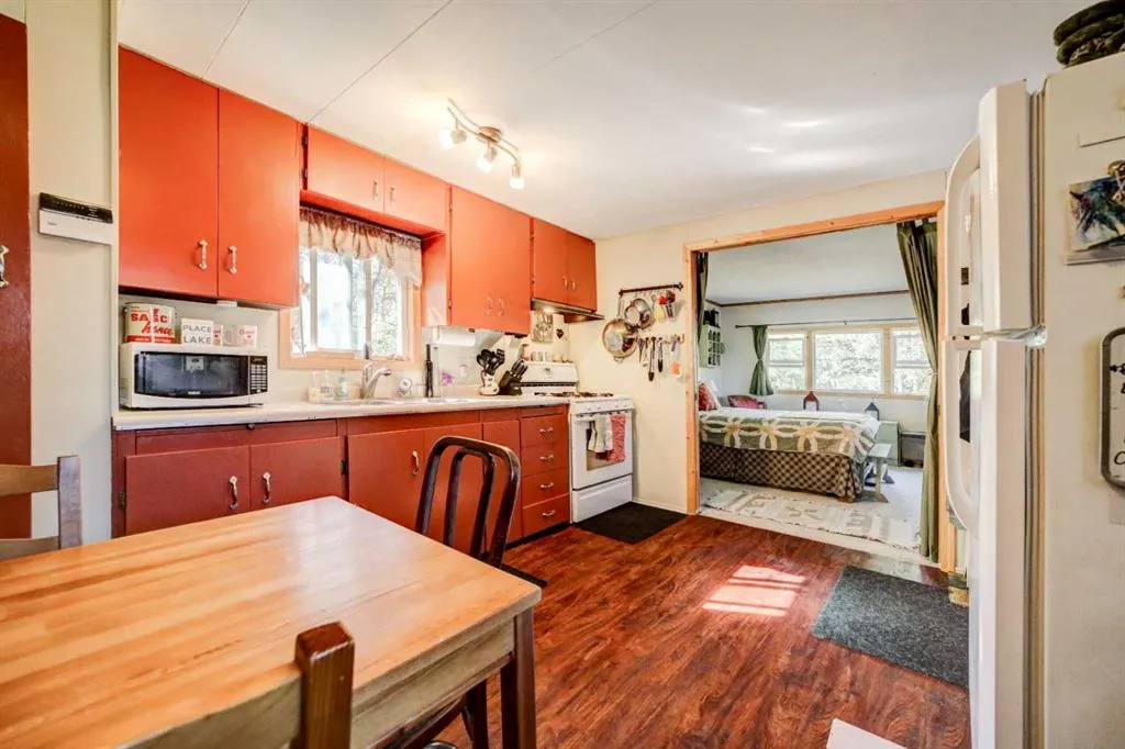 48 Lee Lake Road