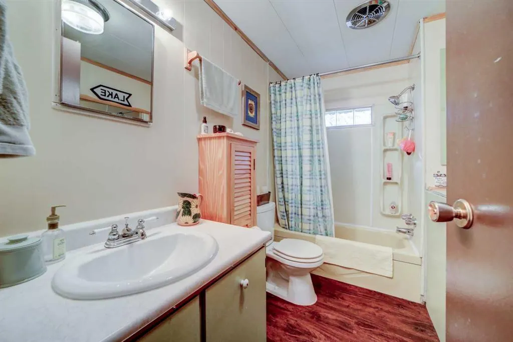 48 Lee Lake Road