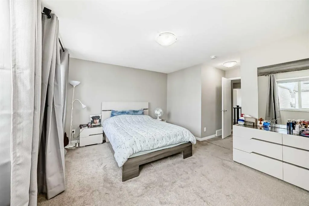 43 Carrington Crescent NW