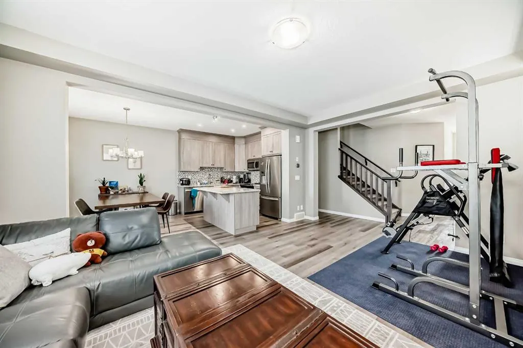 43 Carrington Crescent NW