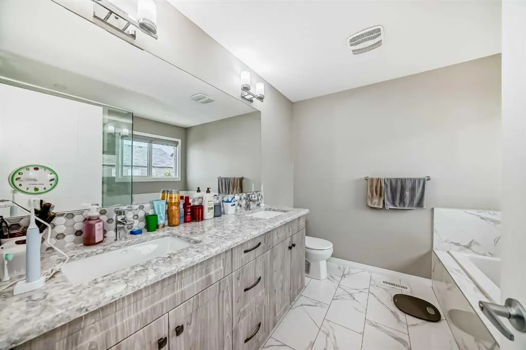 43 Carrington Crescent NW