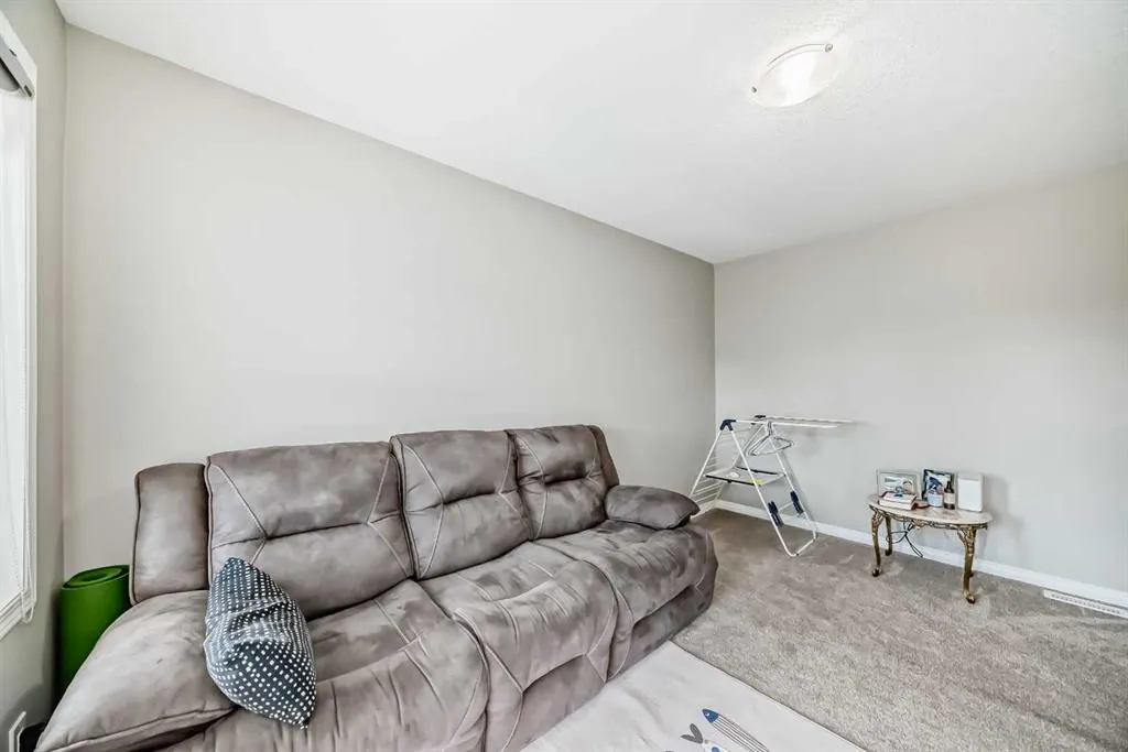 43 Carrington Crescent NW