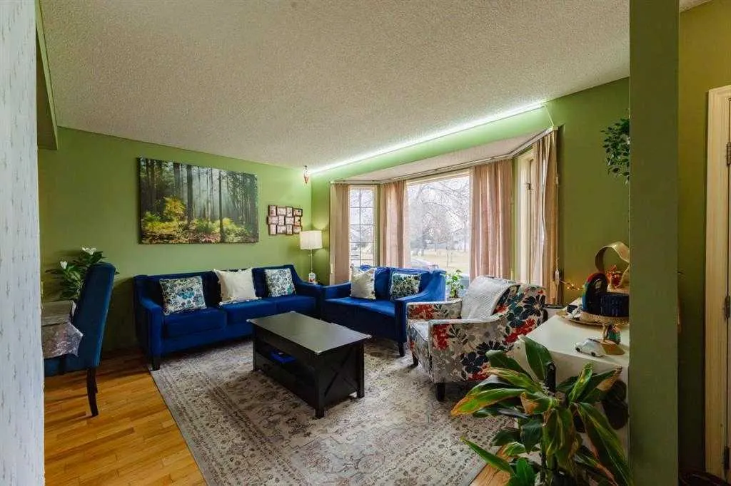24 Laguna Close NE
