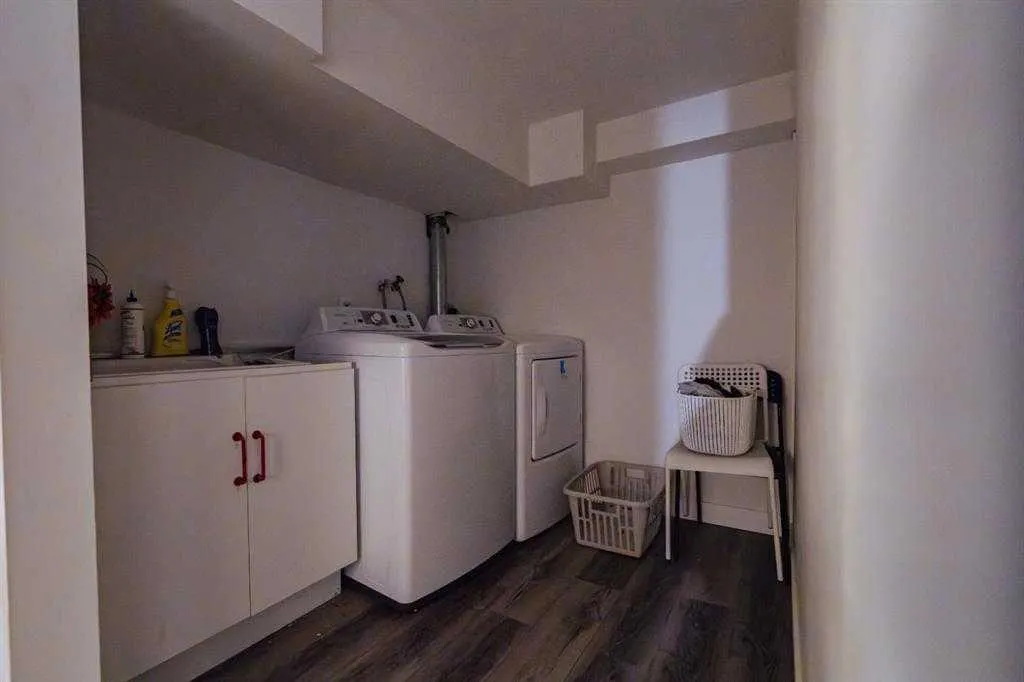 24 Laguna Close NE