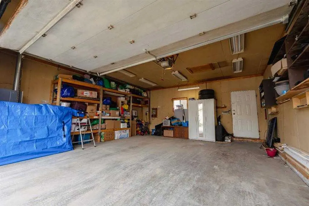 24 Laguna Close NE