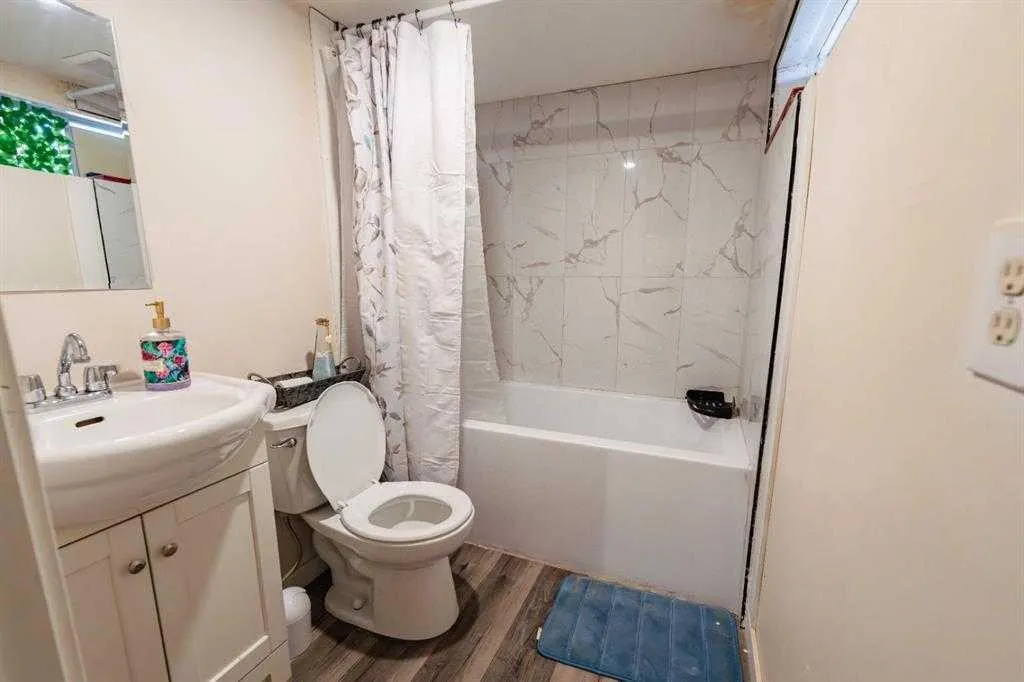 24 Laguna Close NE