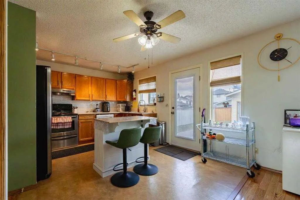 24 Laguna Close NE