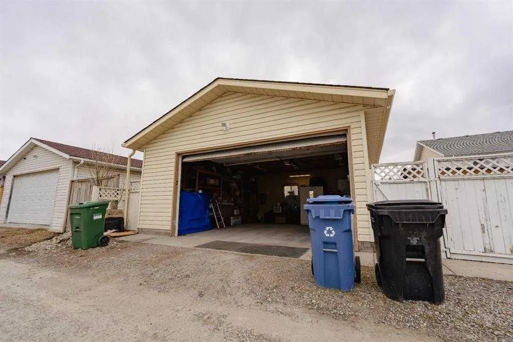 24 Laguna Close NE