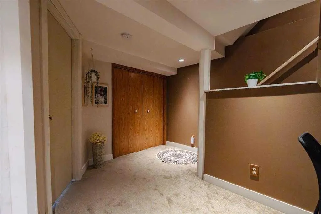 24 Laguna Close NE