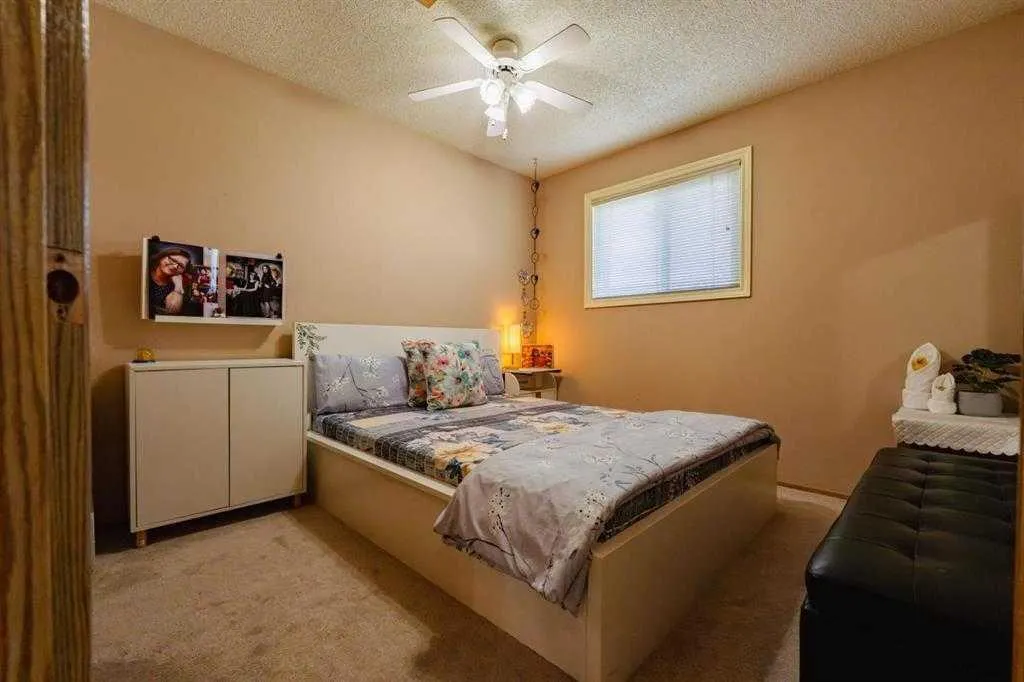 24 Laguna Close NE