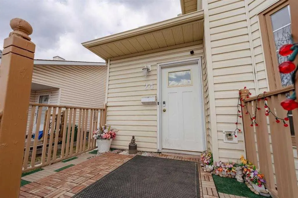 24 Laguna Close NE