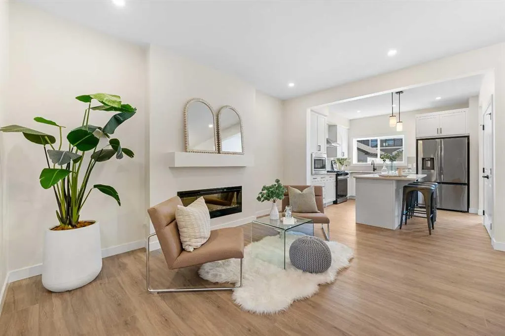 28 Buffaloberry Manor SE