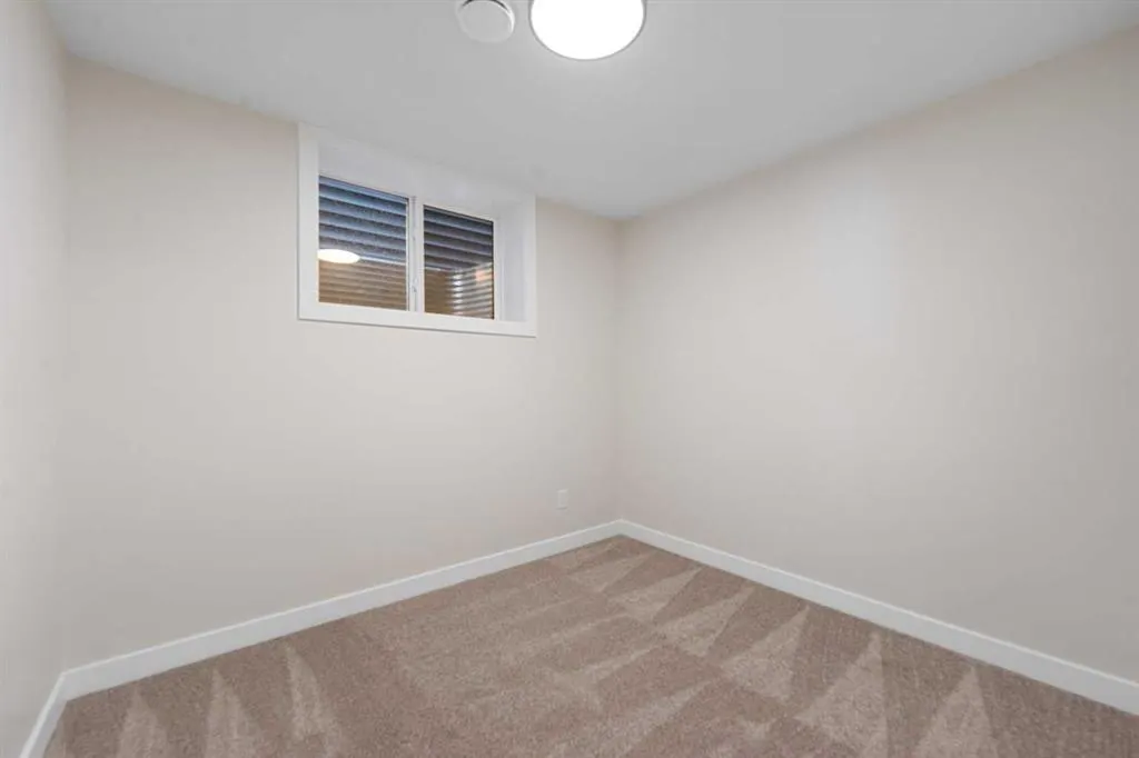 28 Buffaloberry Manor SE