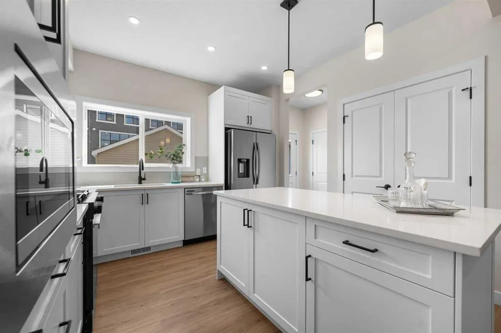 28 Buffaloberry Manor SE