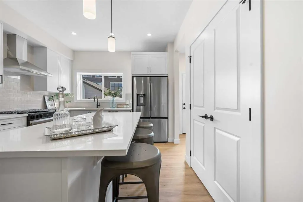 28 Buffaloberry Manor SE