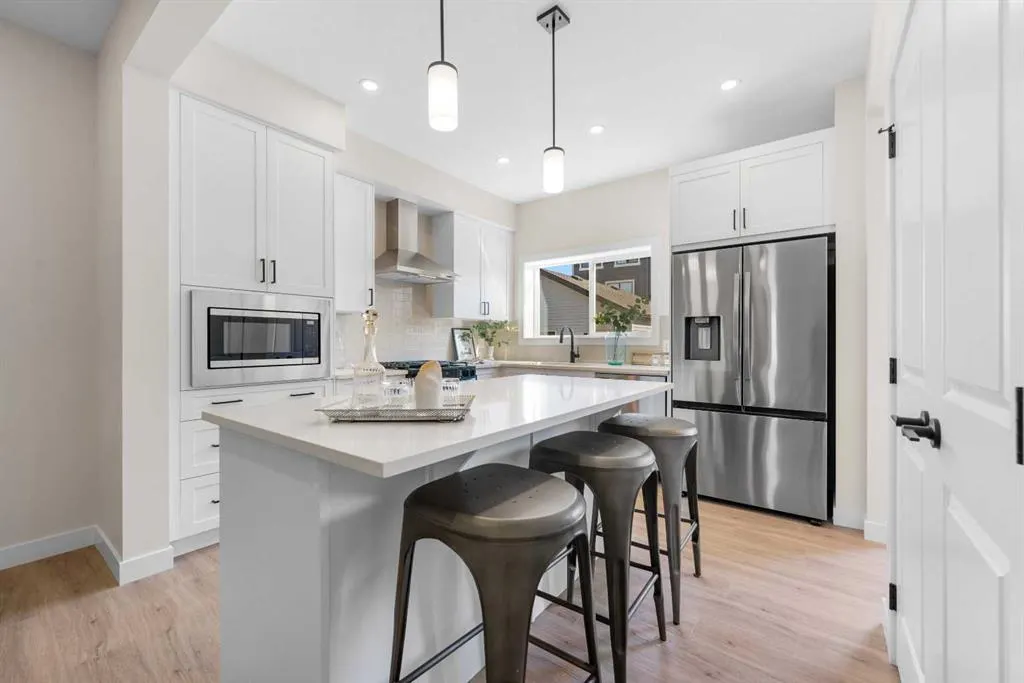 28 Buffaloberry Manor SE