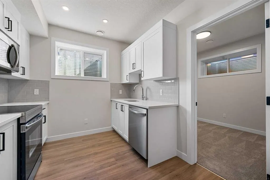 28 Buffaloberry Manor SE