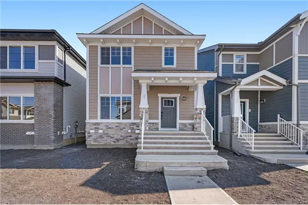 28 Buffaloberry Manor SE