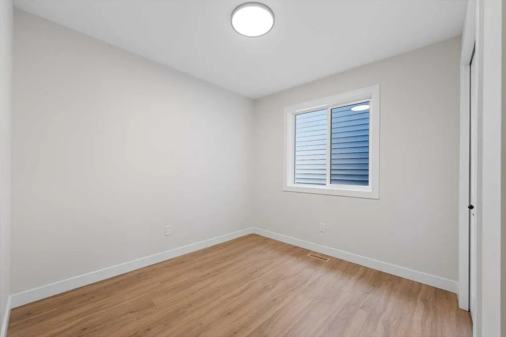 28 Buffaloberry Manor SE
