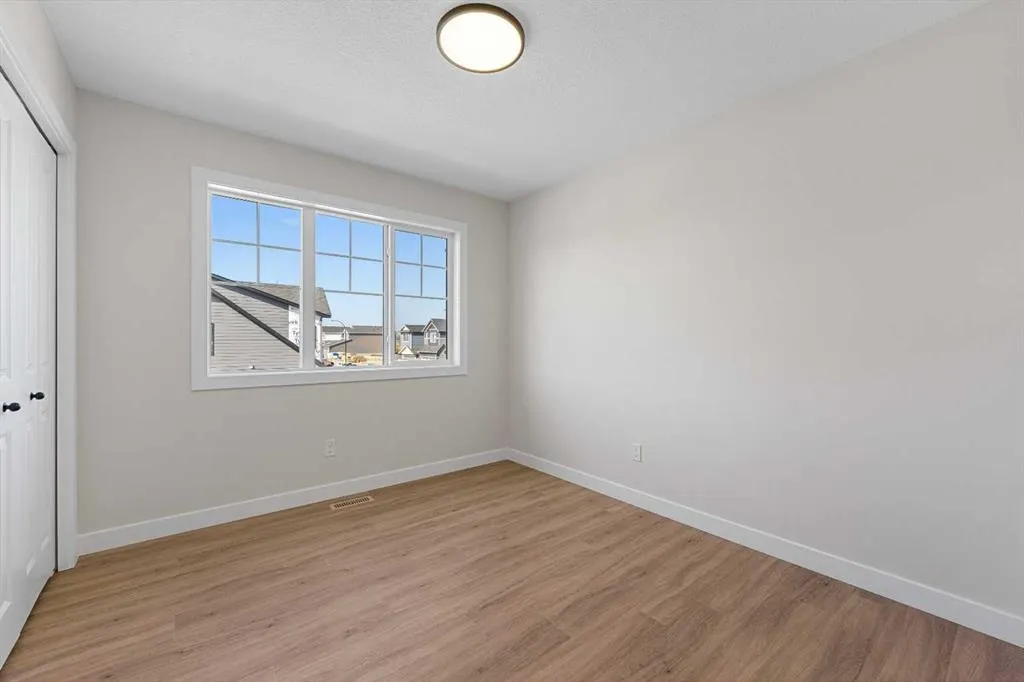 28 Buffaloberry Manor SE