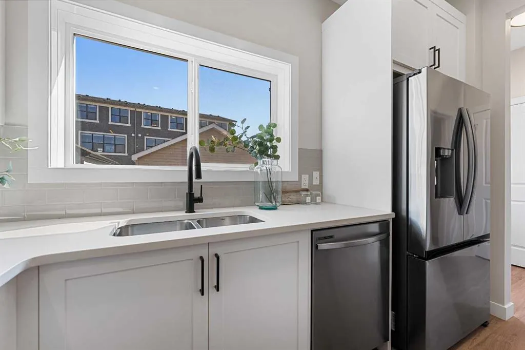 28 Buffaloberry Manor SE