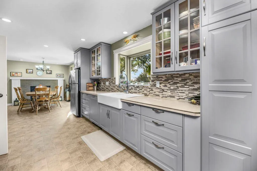 33 FAIRWAY Drive