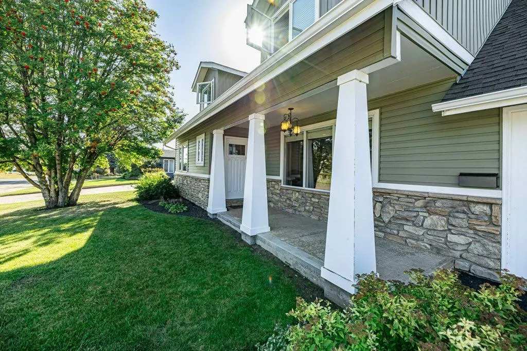 33 FAIRWAY Drive