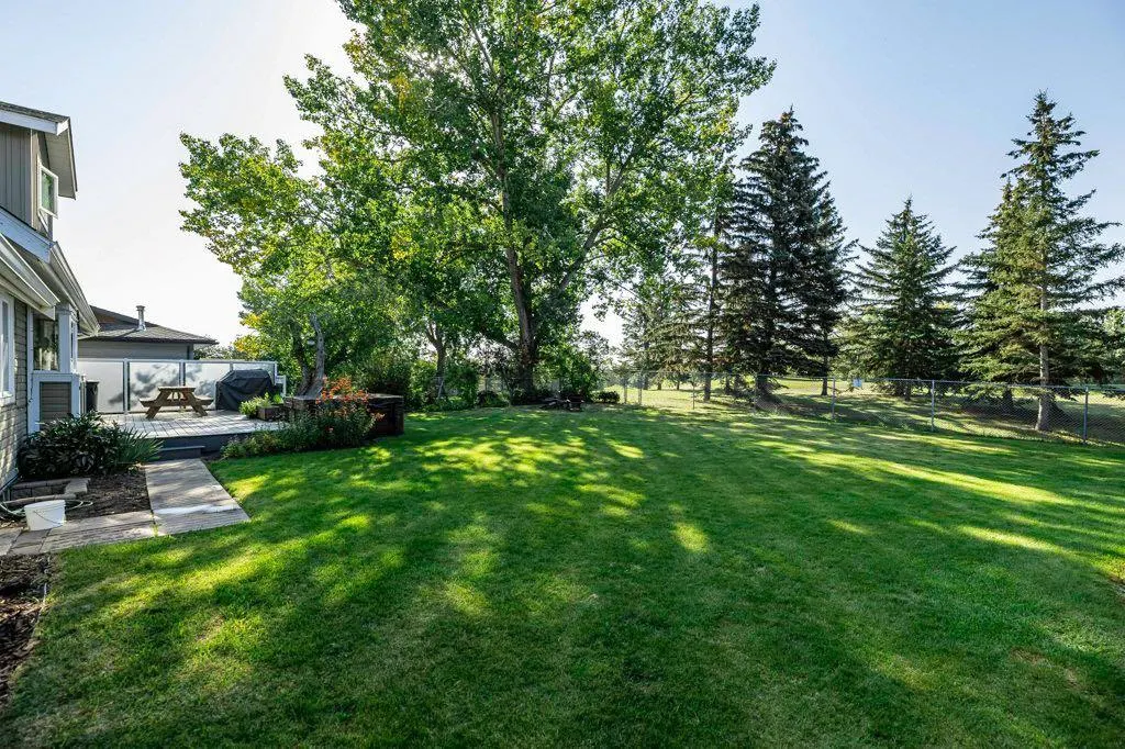 33 FAIRWAY Drive