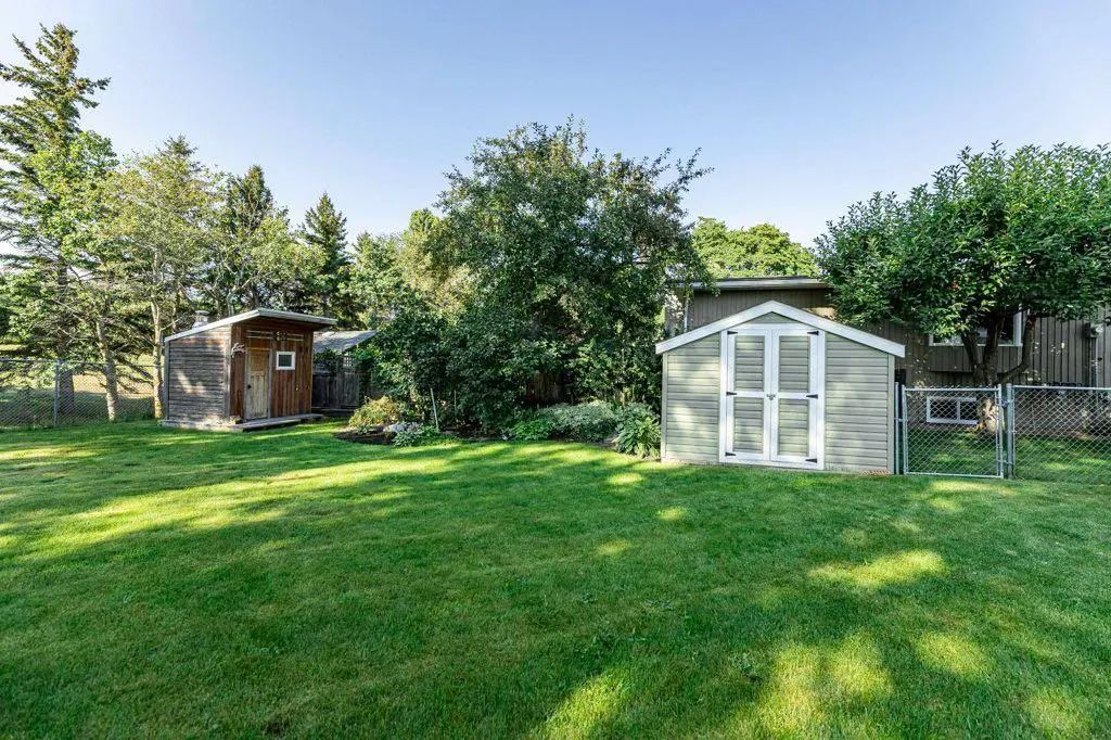 33 FAIRWAY Drive
