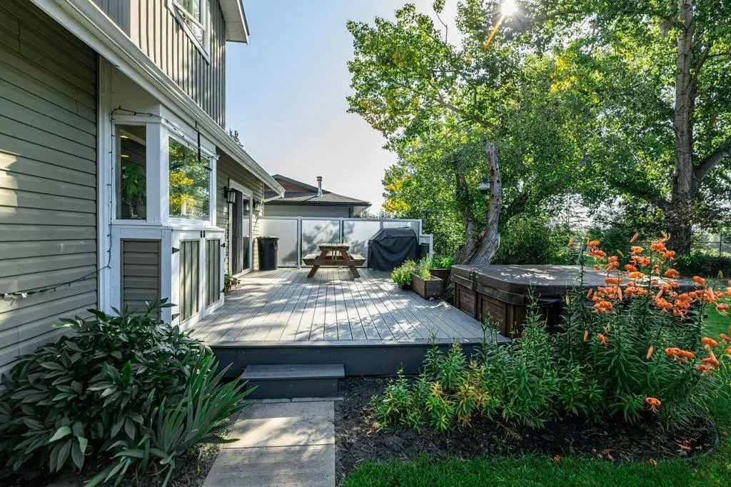 33 FAIRWAY Drive