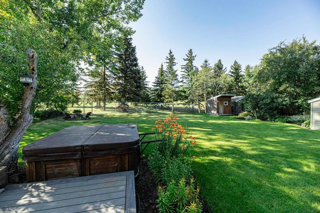 33 FAIRWAY Drive