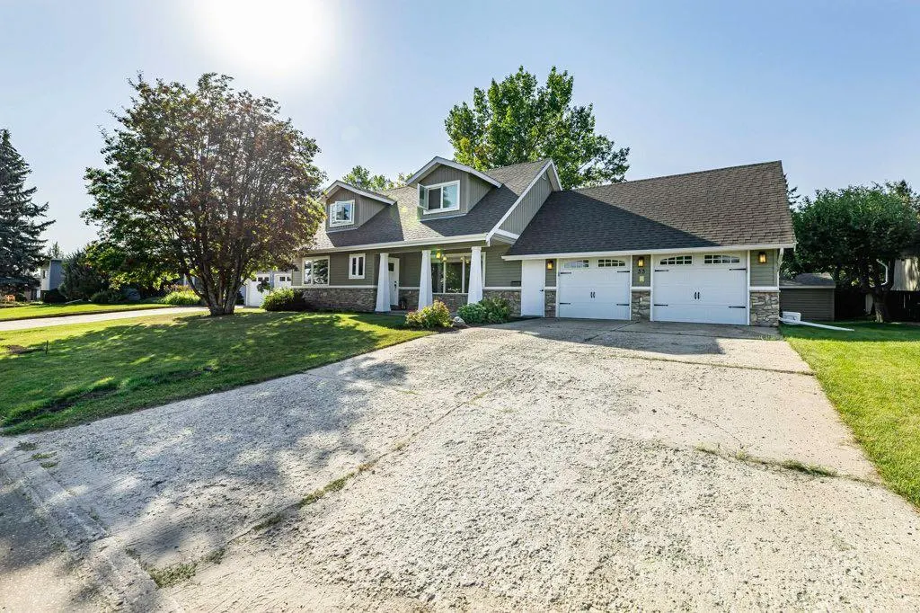 33 FAIRWAY Drive