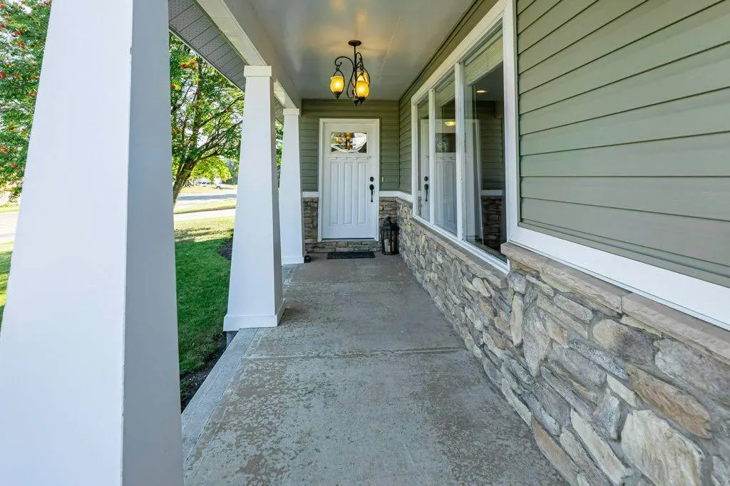 33 FAIRWAY Drive