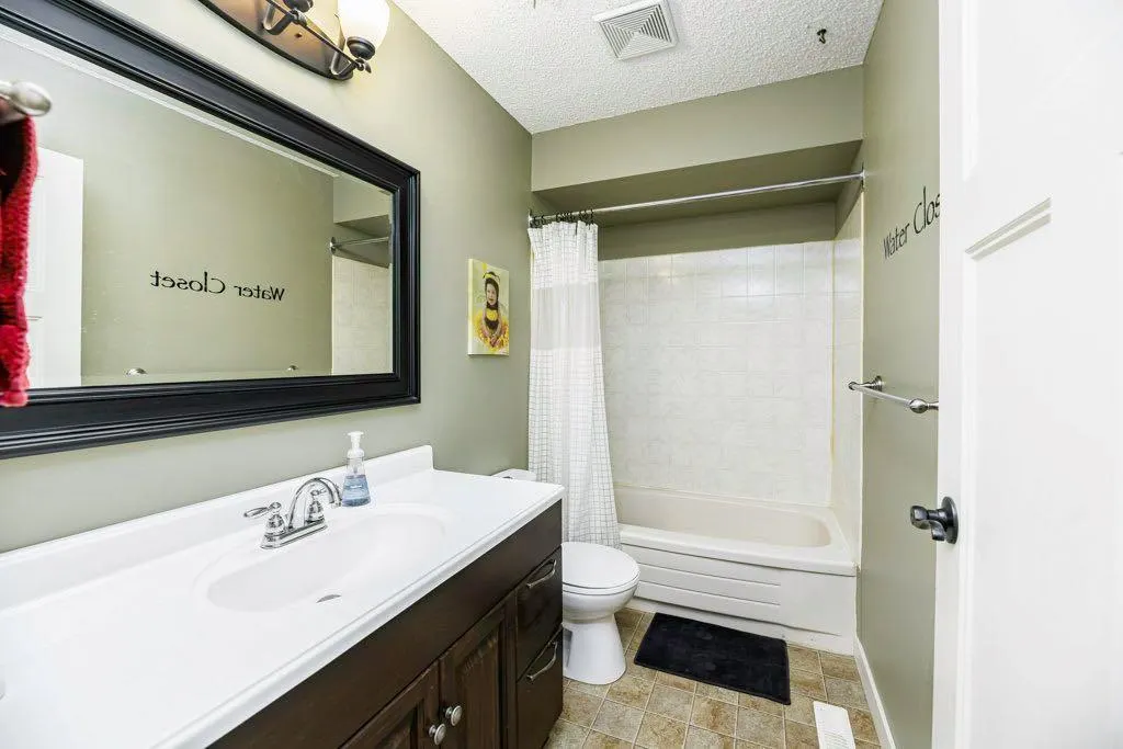 33 FAIRWAY Drive
