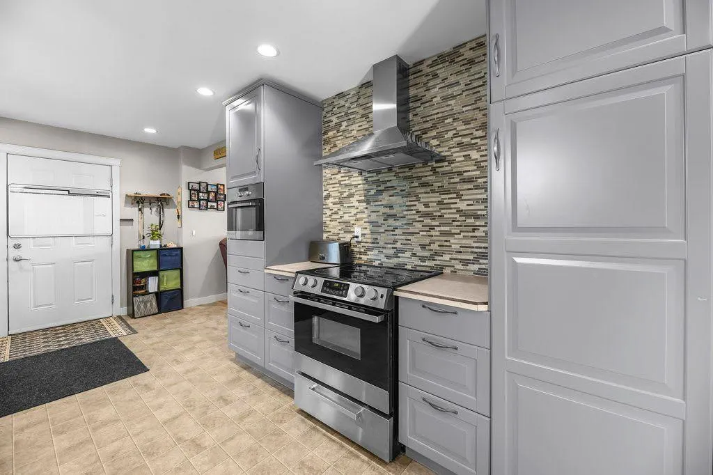 33 FAIRWAY Drive