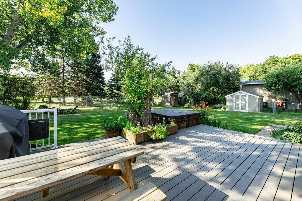 33 FAIRWAY Drive