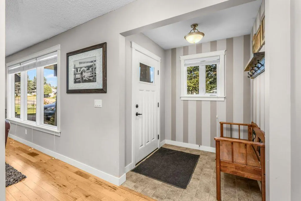 33 FAIRWAY Drive