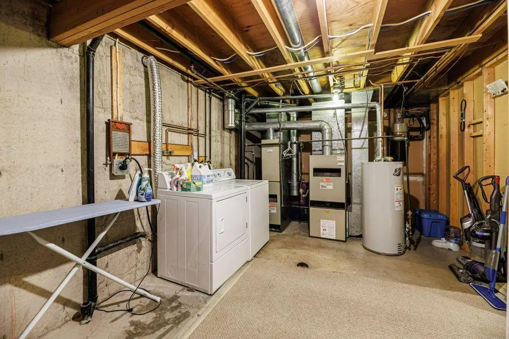 33 FAIRWAY Drive