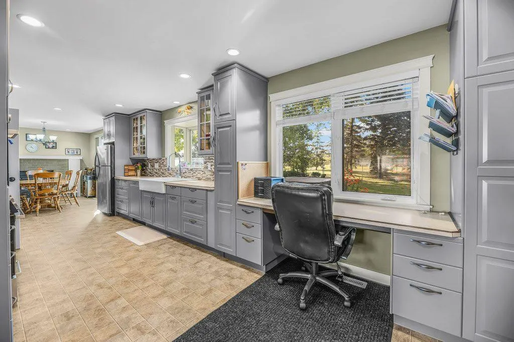 33 FAIRWAY Drive