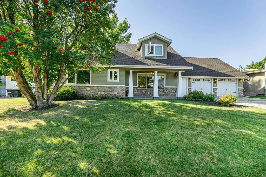 33 FAIRWAY Drive