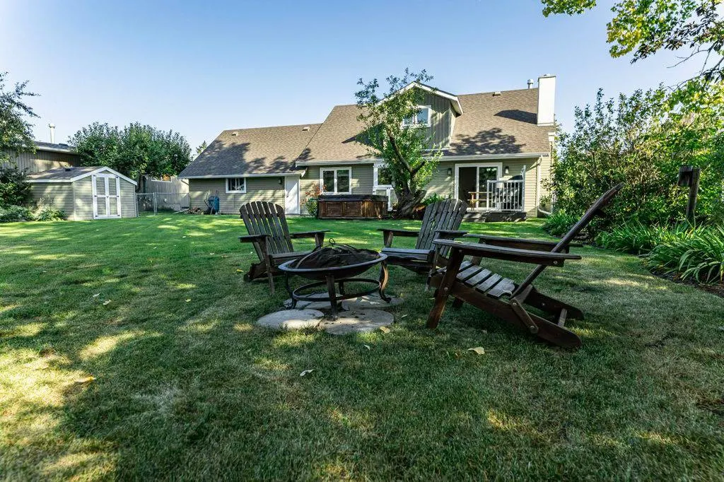 33 FAIRWAY Drive