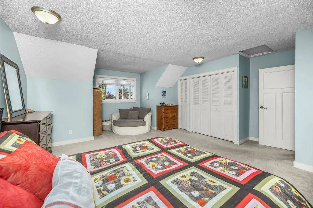 33 FAIRWAY Drive