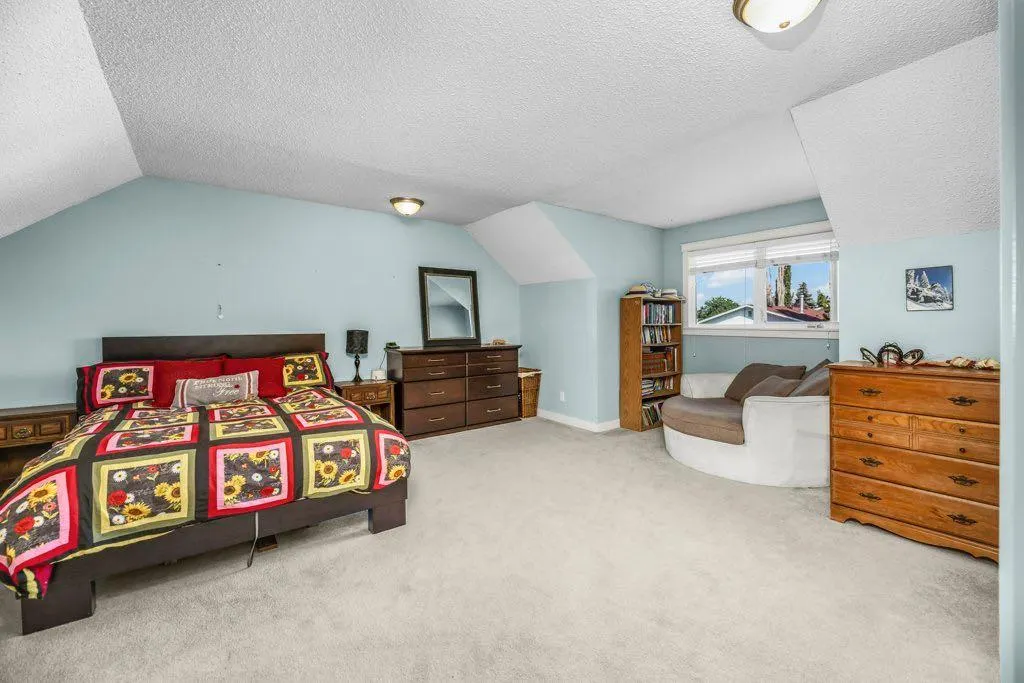 33 FAIRWAY Drive