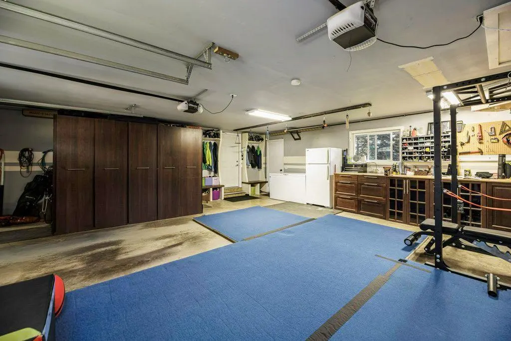 33 FAIRWAY Drive