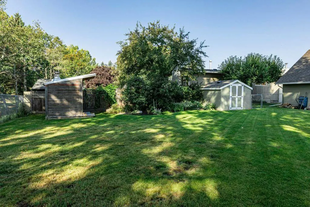 33 FAIRWAY Drive