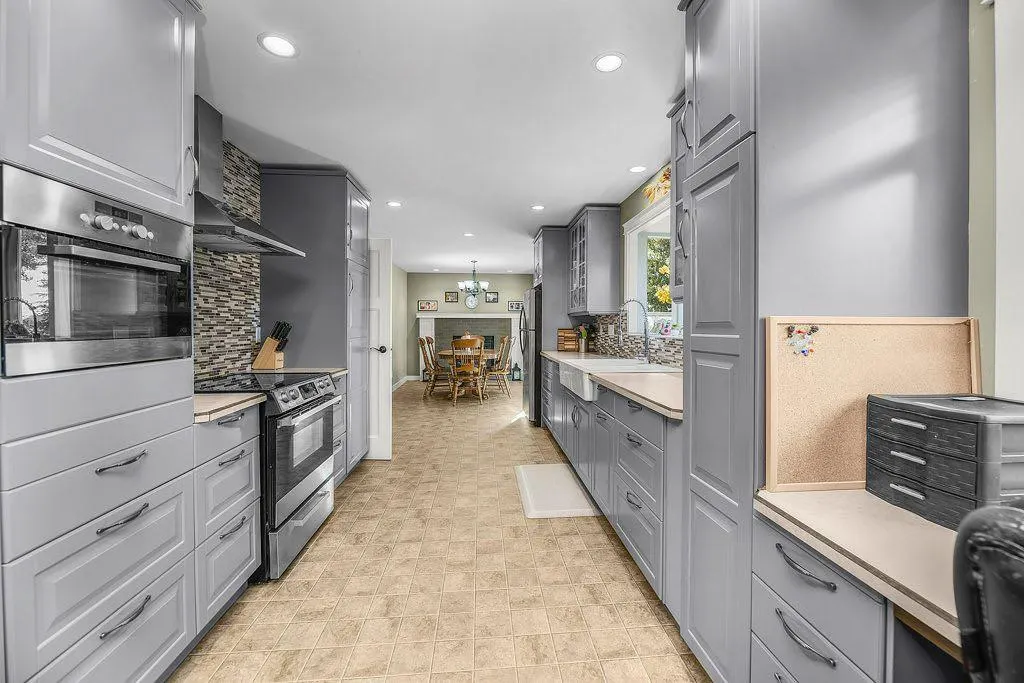 33 FAIRWAY Drive
