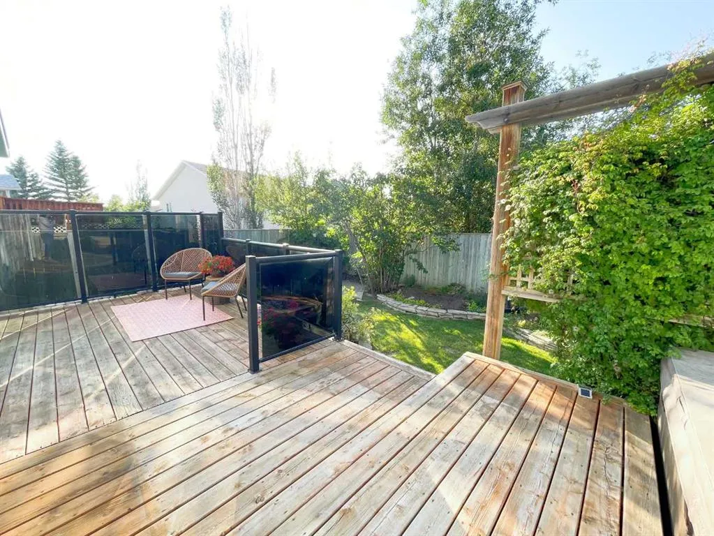 345 Red Crow Boulevard W