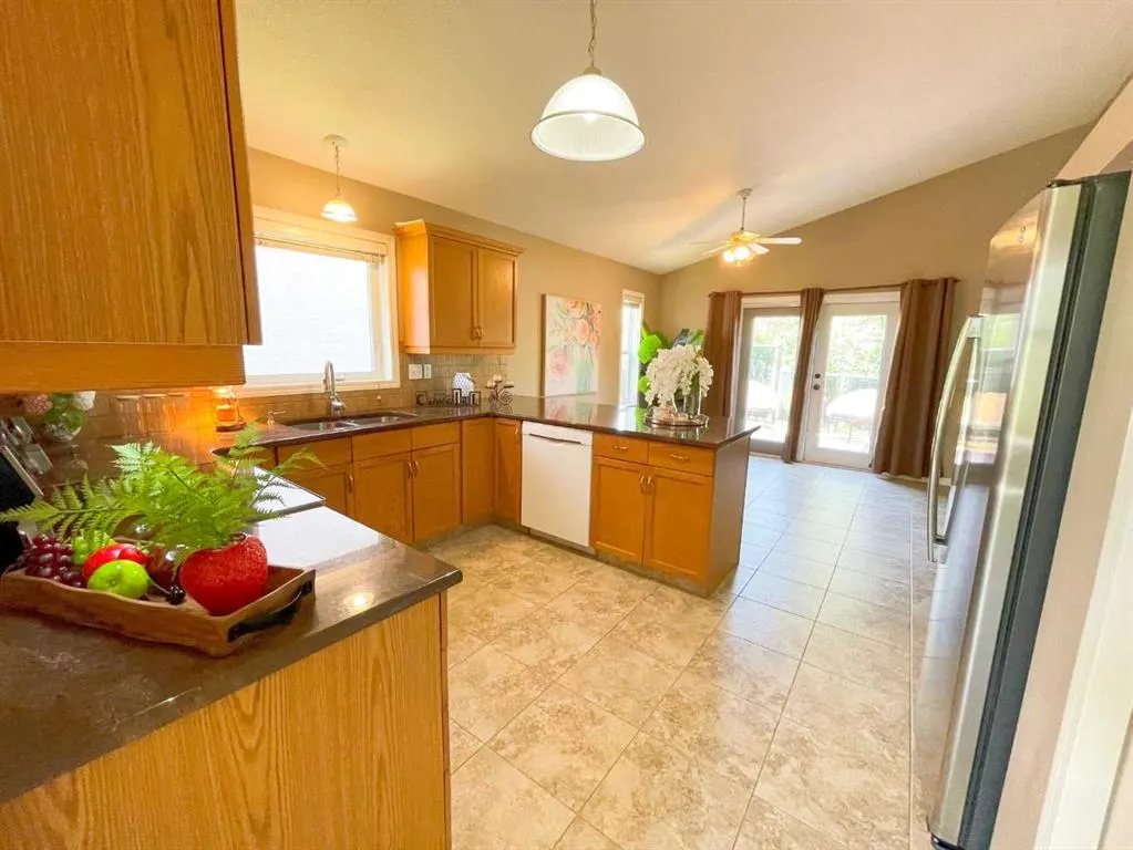 345 Red Crow Boulevard W